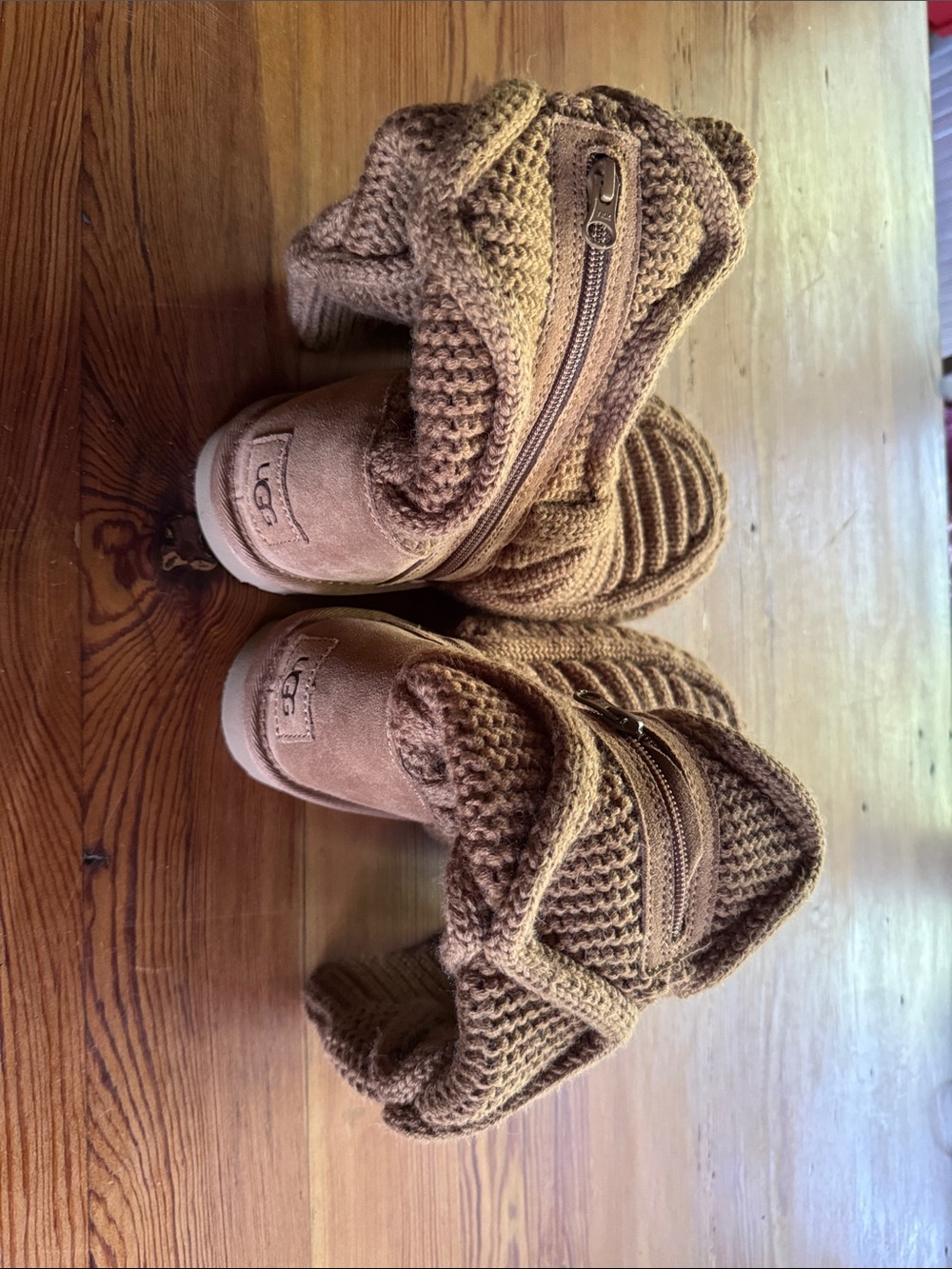 UGG Classic Tall Chunky Knit Boots – Women’s Size 8